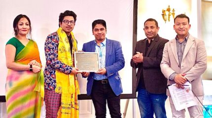गायक प्रकाश सपुत र साहित्यकार डा. नवराज लम्साल न्यूयोर्कमा सम्मानित