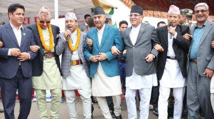 खुलामन्चमा गौरा र देउडामा झुमे शीर्ष नेता (तस्विरहरु)