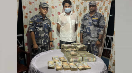 कारभित्र बोरामा १ करोड १ लाख नगद भेटिएपछि चालक पक्राउ