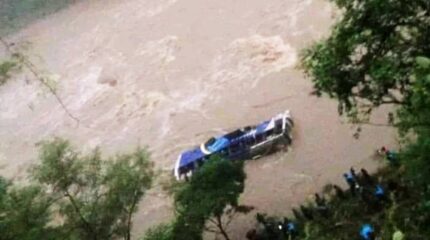पहिरोले दुई बस बगाउँदा त्रिशूलीमा बेपत्ता, ६५ यात्रुको अवस्था अज्ञात