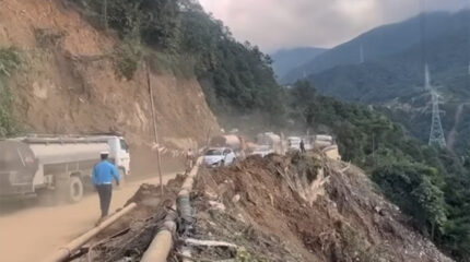 झ्याप्ले खोलामा मर्मतपछि सडक दुई तर्फी सुचारु