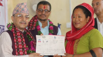 सुर्खेतका २४७ परिवारले पाए लालपूर्जा