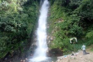 पर्यटकीय गन्तव्य बन्दै गाईखुरे झरना