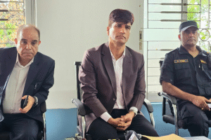 चितवनका सीडीओ भन्छन्- आगो लगाउनेहरू नै सफाइ गर्छौं भन्दै आएपछि रोक्यौं