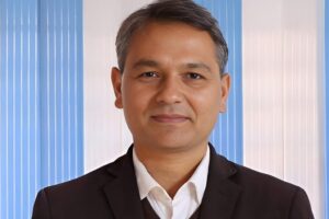 उच्च मनोबल लिएर काम गर्न प्रहरी कर्मचारीलाई गृहमन्त्री अर्यालको निर्देशन