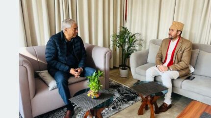 कांग्रेस सभापति देउवा र सञ्चारमन्त्री खरेलबीच निर्वाचनबारे छलफल