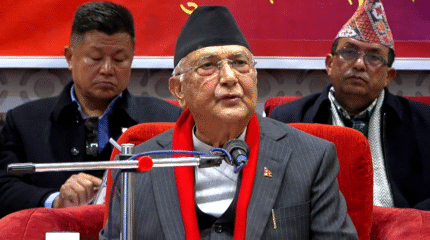 राष्ट्रिय झण्डा ओडेर सिंहदरबार जलाउने जस्तो नक्कली आवरण, नक्कली काम गर्ने पार्टी एमाले हाेइन : अध्यक्ष ओली