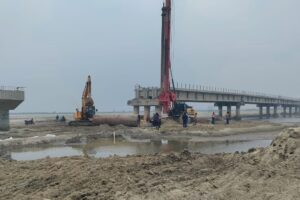 सिराहा र धनुषा जोड्ने कमला पुलको बाँकी काम हुँदै, चैतभित्र सञ्चालनमा ल्याउने लक्ष्य