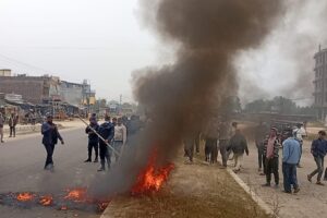 बंगलादेशमा हिन्दुको हत्याको विरोधमा सिरहा प्रदर्शन, पूर्व–पश्चिम राजमार्ग अवरुद्ध