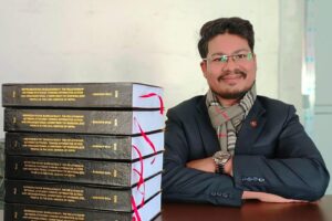 बाबुराम भुलले पाए खुला विश्वविद्यालयको पहिलो पीएचडी उपाधि