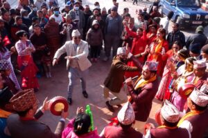 अंग्रेजी नयाँ बर्षसँगै देशभर राष्ट्रिय पोसाक र टोपी दिवसको रौनक