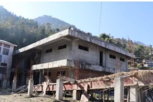 धवलागिरी अस्पताल भवन निर्माणमा तीन पटक म्याद थप गर्दा आधा काम